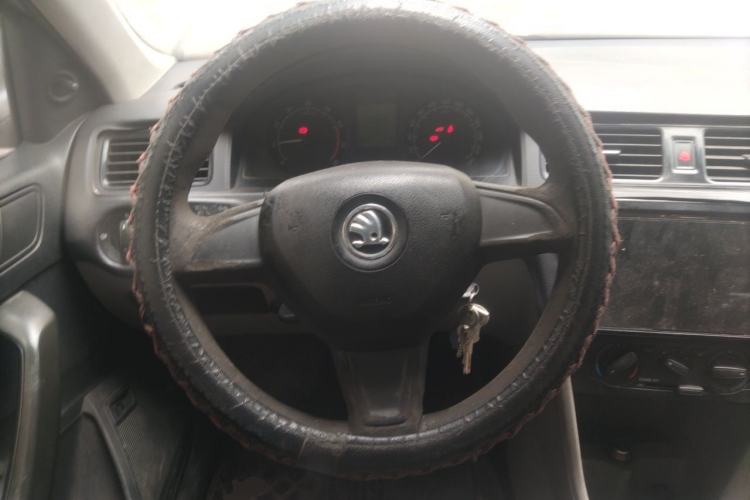 Used Skoda Rapid 2016 1.6L Manual Front-Wheel-Drive Version Steering Wheel