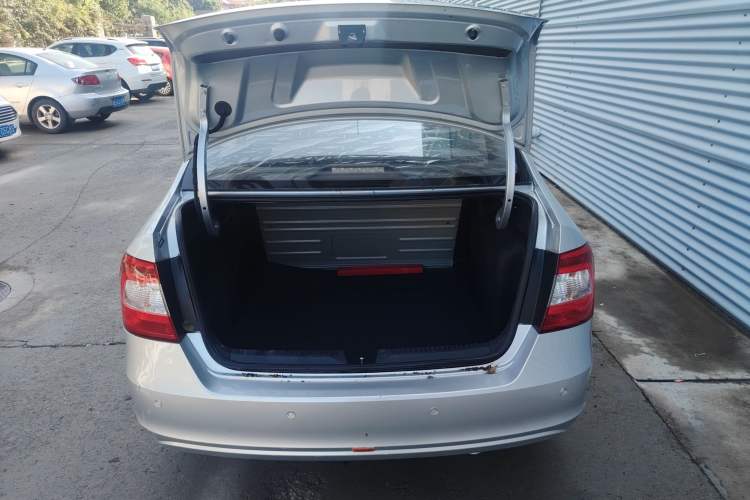 Used Skoda Rapid 2016 1.4L Manual Front-Wheel Drive Model Trunk