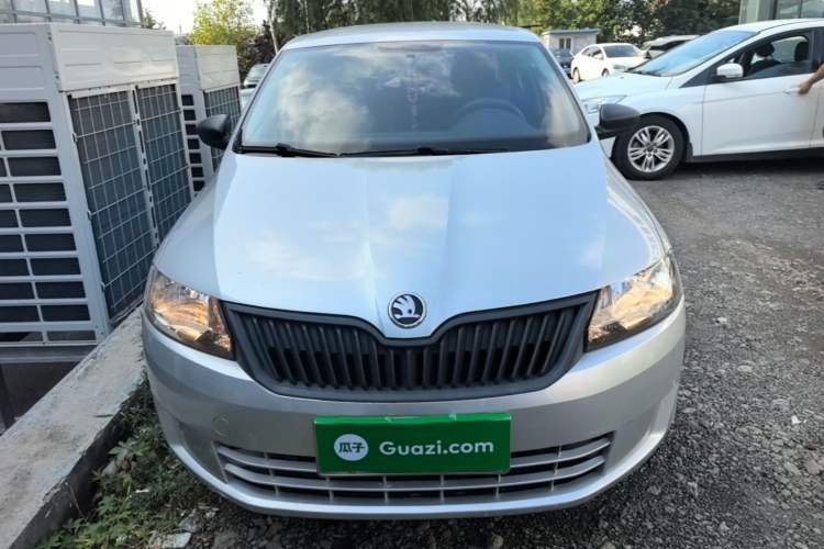 Used Skoda Rapid 2016 1.4L Manual Front-Wheel Drive Model Trunk