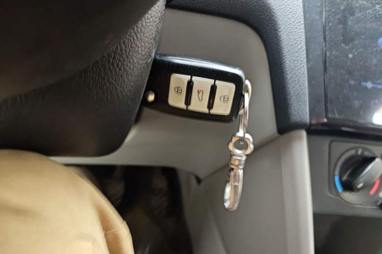Used Skoda Rapid 2016 1.6L Automatic Front-Wheel Drive Model Vehicle Key