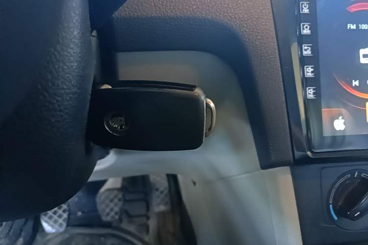 Used Skoda Rapid 2016 1.6L Manual Front-Wheel-Drive Version Vehicle Key