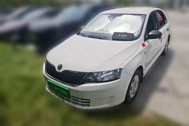 Ojetý Skoda Rapid 2016 1.6L Manual Front-Wheel-Drive Version