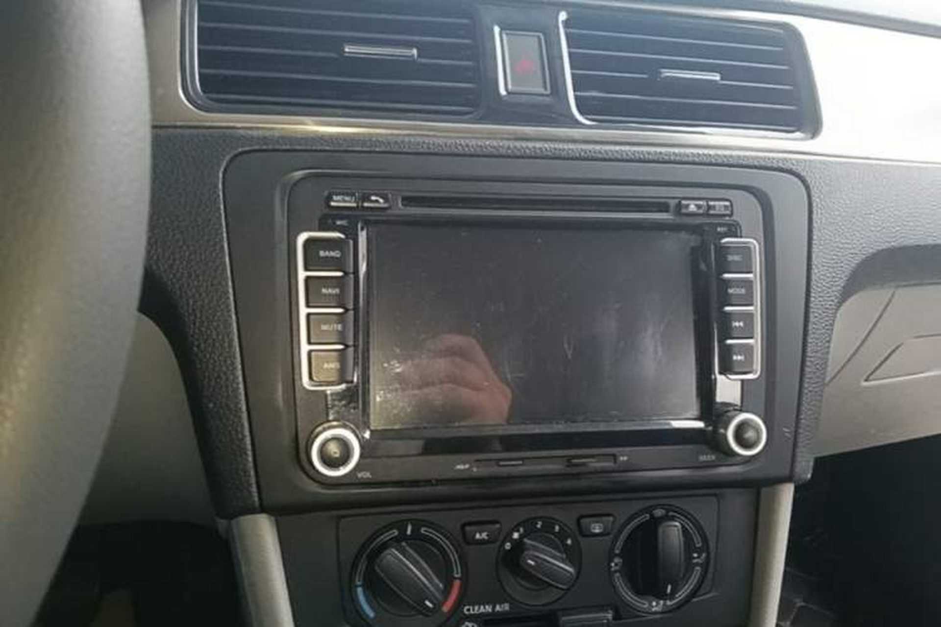 Used Skoda Rapid 2016 1.4L Manual Front-Wheel Drive Model Audio And AC Panel