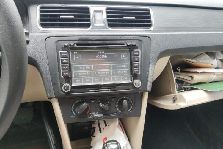 Used Skoda Rapid 2016 1.6L Automatic Chuanxing Edition Audio And AC Panel