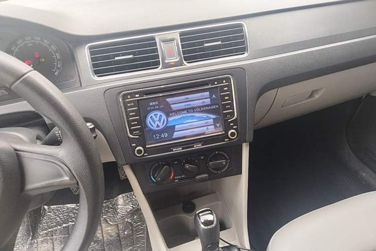 Used Skoda Rapid 2016 1.6L Automatic Chuanxing Edition Audio And AC Panel
