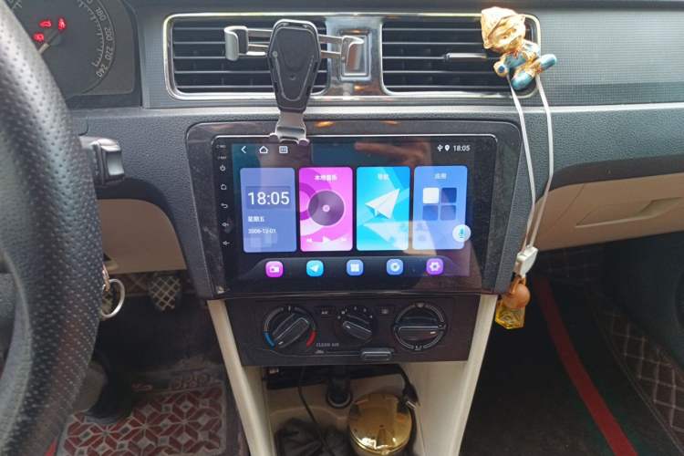 Used Skoda Rapid 2016 1.6L Manual Trend Edition Audio And AC Panel