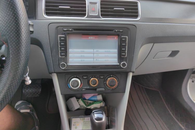 Used Skoda Rapid 2016 1.6L Automatic Chuanxing Edition Audio And AC Panel