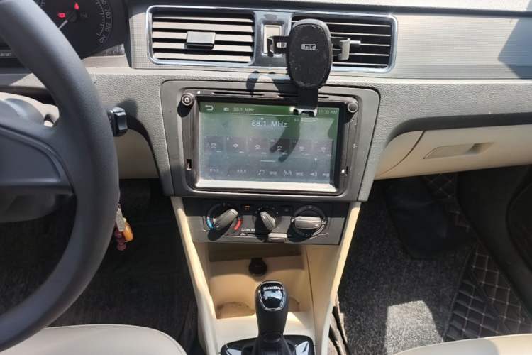 Used Skoda Rapid 2016 1.6L Automatic Chuanxing Edition Audio And AC Panel