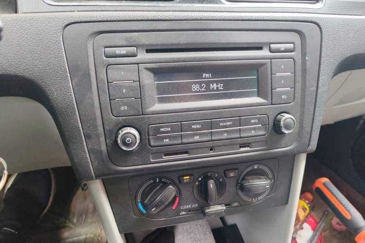 Used Skoda Rapid 2016 1.6L Automatic Chuanxing Edition Audio And AC Panel