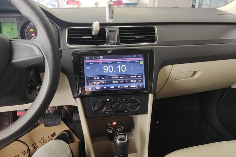 Used Skoda Rapid 2016 1.6L Automatic Chuanxing Edition Audio And AC Panel