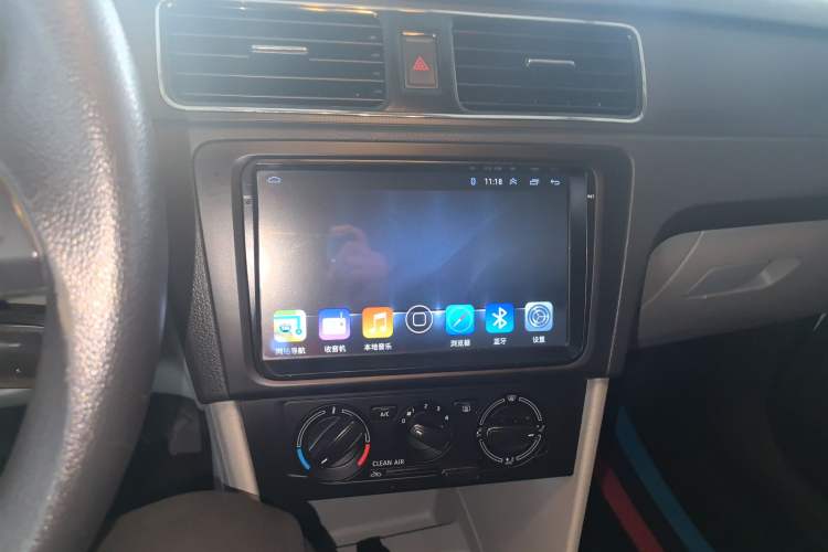 Used Skoda Rapid 2016 1.6L Manual Trend Edition Audio And AC Panel