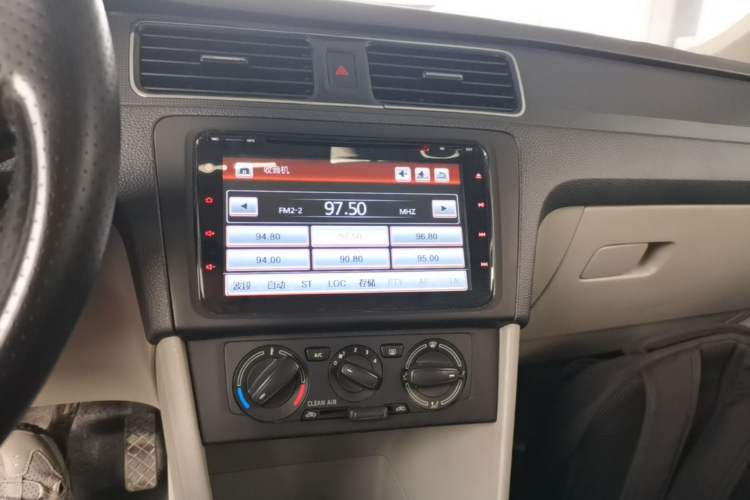 Used Skoda Rapid 2016 1.6L Manual Trend Edition Audio And AC Panel