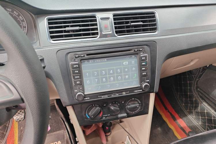 Used Skoda Rapid 2016 1.4L Manual Trend Edition Audio And AC Panel
