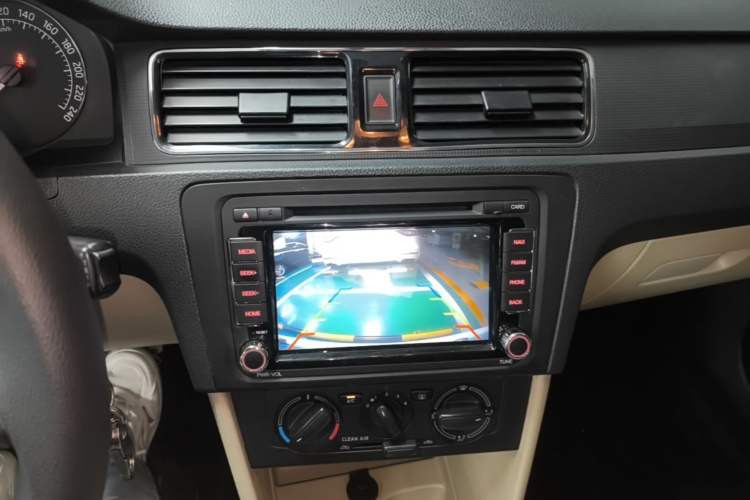 Used Skoda Rapid 2016 1.6L Automatic Chuanxing Edition Audio And AC Panel