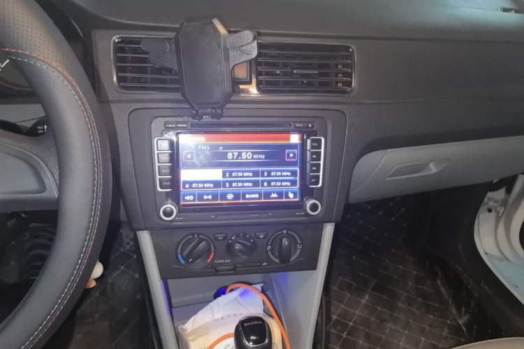 Used Skoda Rapid 2016 1.6L Automatic Chuanxing Edition Audio And AC Panel