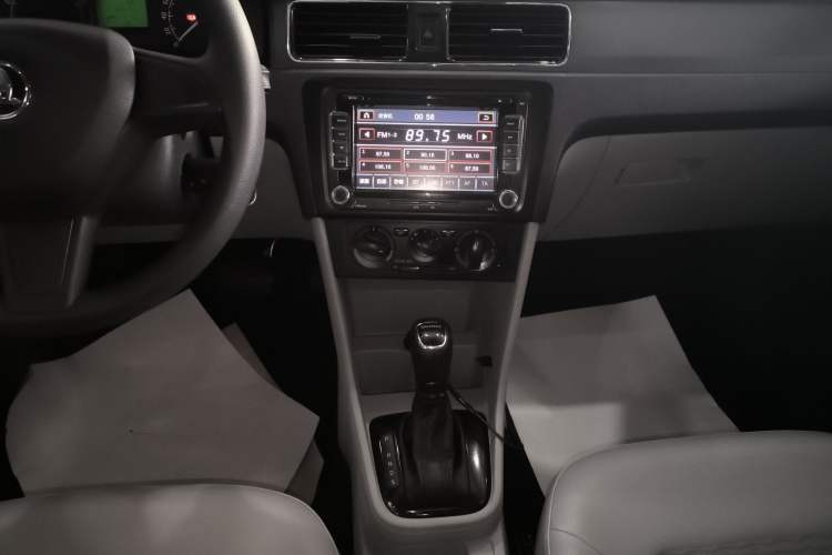 Used Skoda Rapid 2016 1.6L Automatic Chuanxing Edition Audio And AC Panel