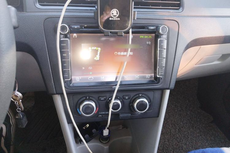Used Skoda Rapid 2016 1.6L Manual Front-Wheel-Drive Version Audio And AC Panel