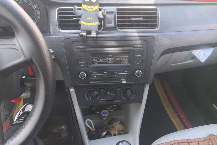 Used Skoda Rapid 2016 1.6L Manual Trend Edition Audio And AC Panel