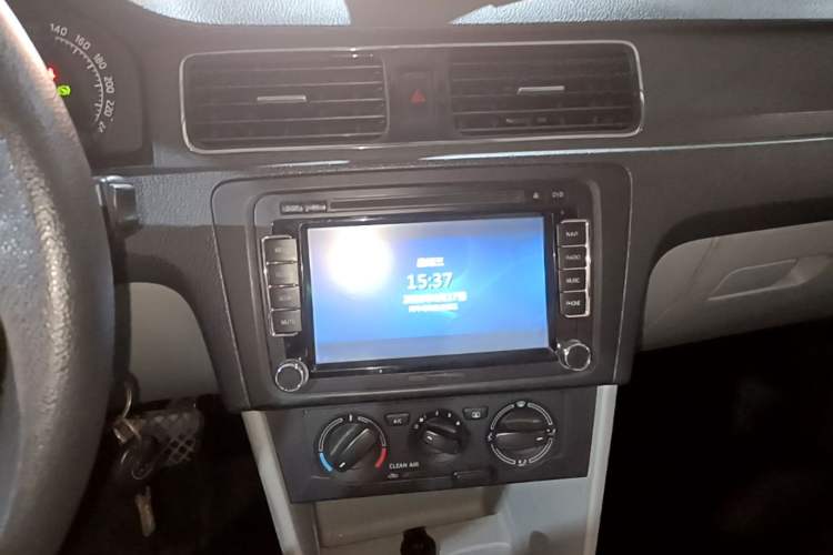 Used Skoda Rapid 2016 1.6L Automatic Chuanxing Edition Audio And AC Panel