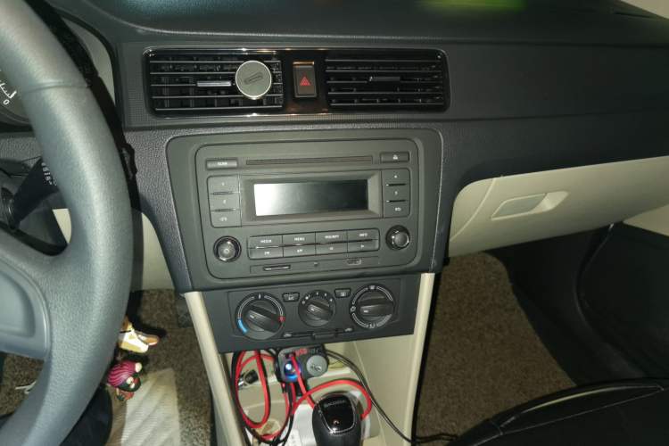 Used Skoda Rapid 2016 1.6L Automatic Chuanxing Edition Audio And AC Panel