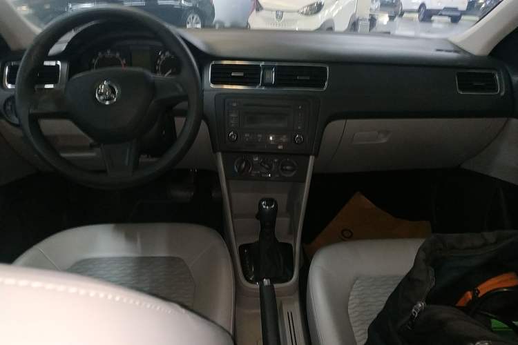 Used Skoda Rapid 2016 1.6L Automatic Chuanxing Edition Audio And AC Panel
