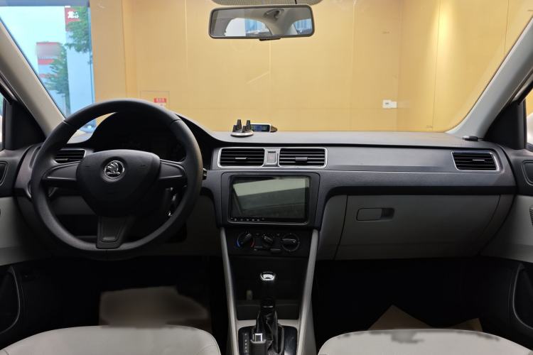Used Skoda Rapid 2016 1.6L Automatic Chuanxing Edition Audio And AC Panel