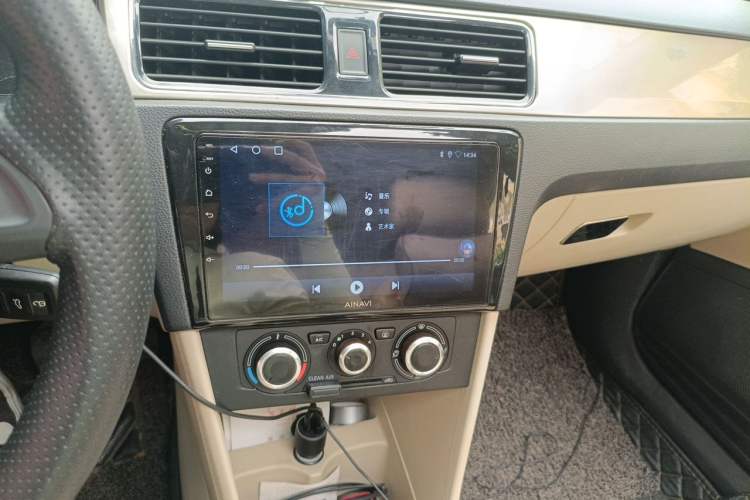 Used Skoda Rapid 2016 1.6L Manual Trend Edition Audio And AC Panel