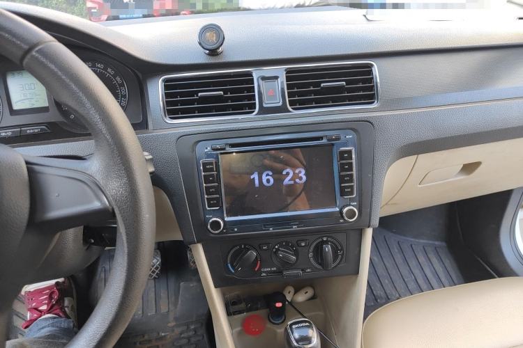 Used Skoda Rapid 2016 1.6L Automatic Chuanxing Edition Audio And AC Panel