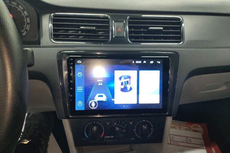 Used Skoda Rapid 2016 1.6L Automatic Front-Wheel Drive Model Audio And AC Panel