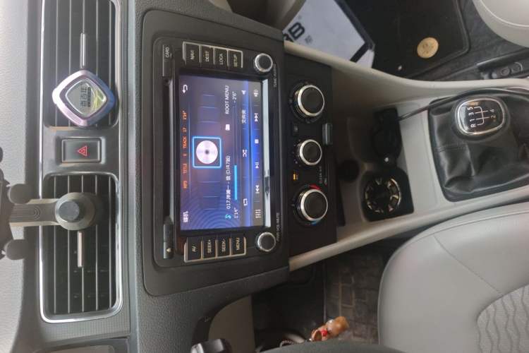 Used Skoda Rapid 2016 1.6L Manual Trend Edition Audio And AC Panel