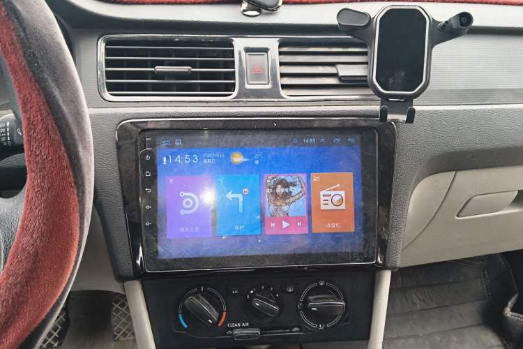 Used Skoda Rapid 2016 1.6L Manual Front-Wheel-Drive Version Audio And AC Panel