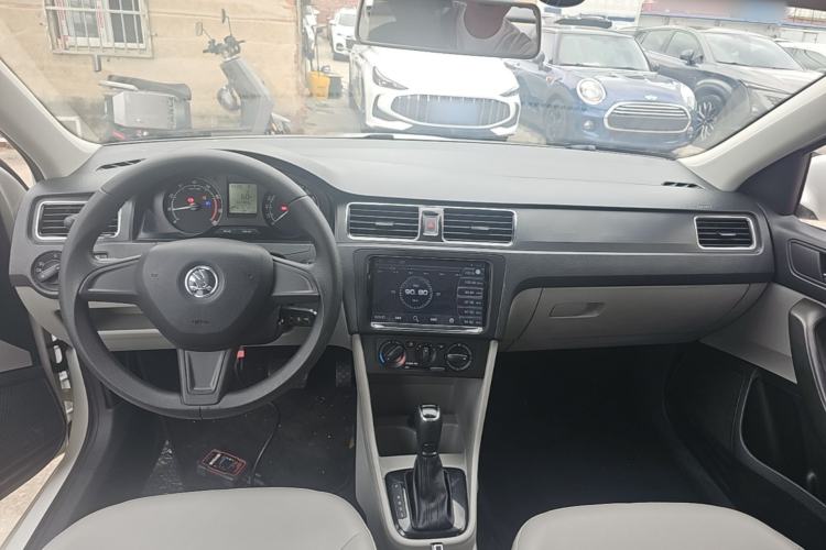 Used Skoda Rapid 2016 1.6L Automatic Chuanxing Edition Center Console