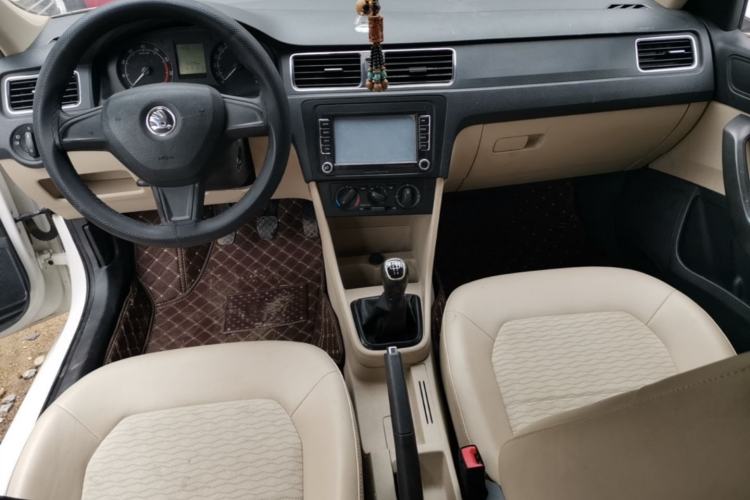 Used Skoda Rapid 2016 1.4L Manual Trend Edition Center Console