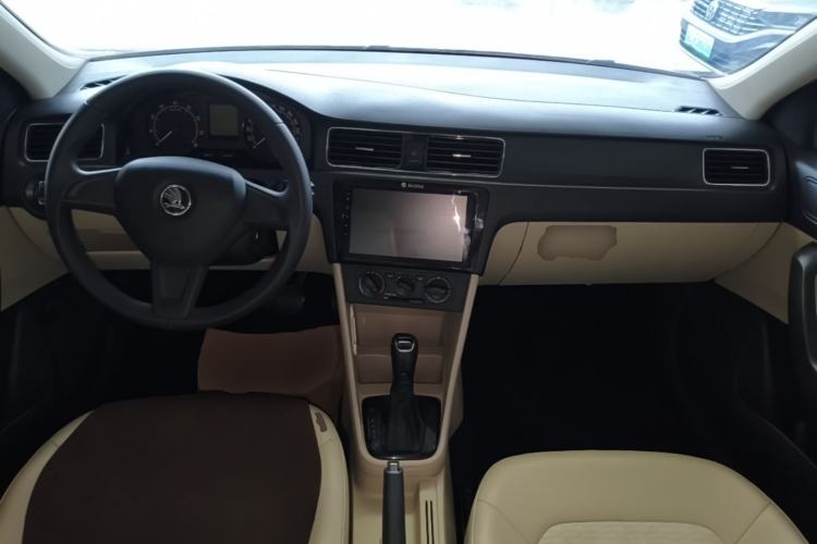 Used Skoda Rapid 2016 1.6L Automatic Chuanxing Edition Center Console