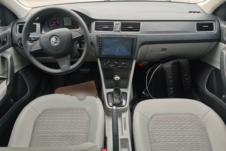 Used Skoda Rapid 2016 1.6L Automatic Chuanxing Edition Center Console