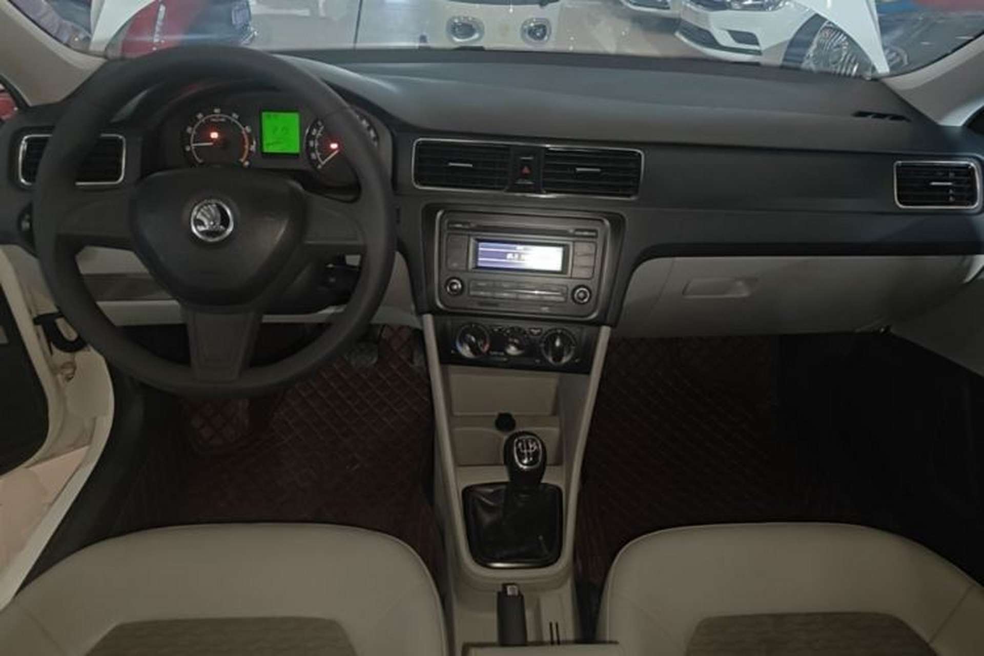Used Skoda Rapid 2016 1.6L Manual Trend Edition Center Console