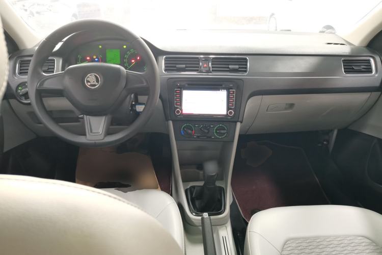 Used Skoda Rapid 2016 1.6L Manual Trend Edition Center Console