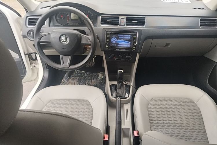 Used Skoda Rapid 2016 1.6L Automatic Chuanxing Edition Center Console