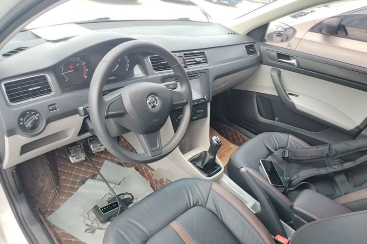Used Skoda Rapid 2016 1.4L Manual Trend Edition Center Console