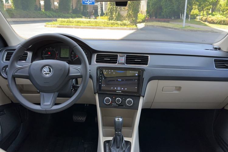 Used Skoda Rapid 2016 1.6L Automatic Chuanxing Edition Center Console