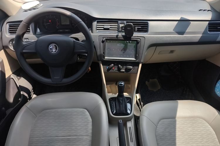 Used Skoda Rapid 2016 1.6L Automatic Chuanxing Edition Center Console