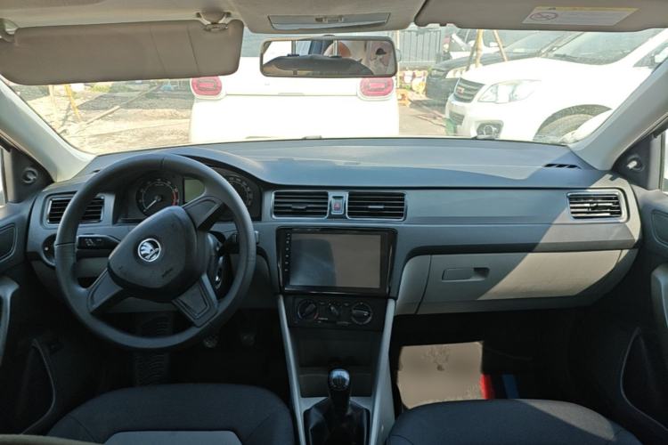 Used Skoda Rapid 2016 1.4L Manual Front-Wheel Drive Model Center Console
