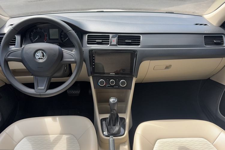 Used Skoda Rapid 2016 1.6L Automatic Chuanxing Edition Center Console