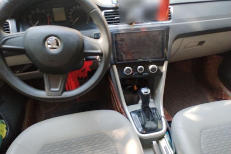 Used Skoda Rapid 2016 1.6L Automatic Chuanxing Edition Center Console