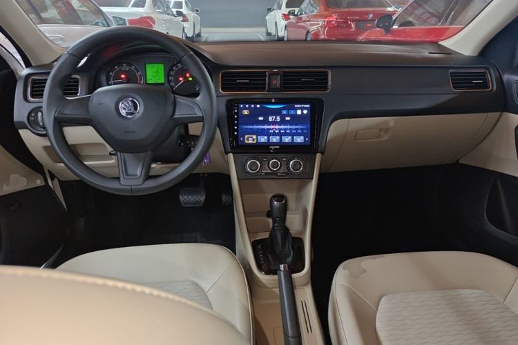 Used Skoda Rapid 2016 1.6L Automatic Chuanxing Edition Center Console