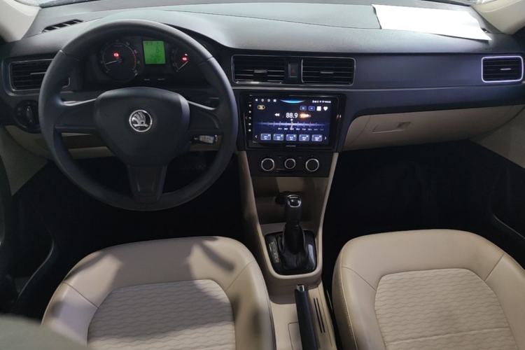 Used Skoda Rapid 2016 1.6L Automatic Chuanxing Edition Center Console