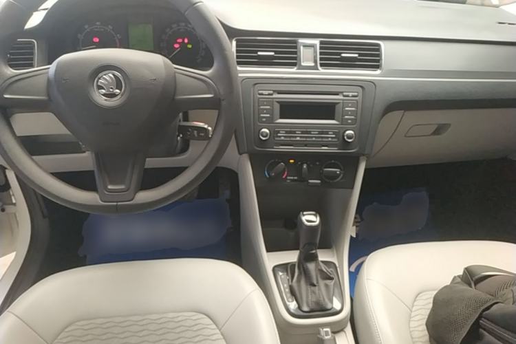 Used Skoda Rapid 2016 1.6L Automatic Chuanxing Edition Center Console