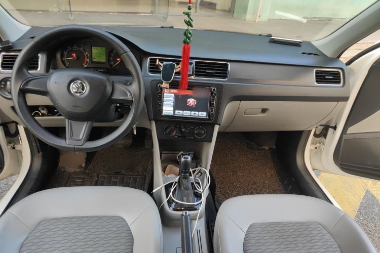 Used Skoda Rapid 2016 1.6L Automatic Chuanxing Edition Center Console