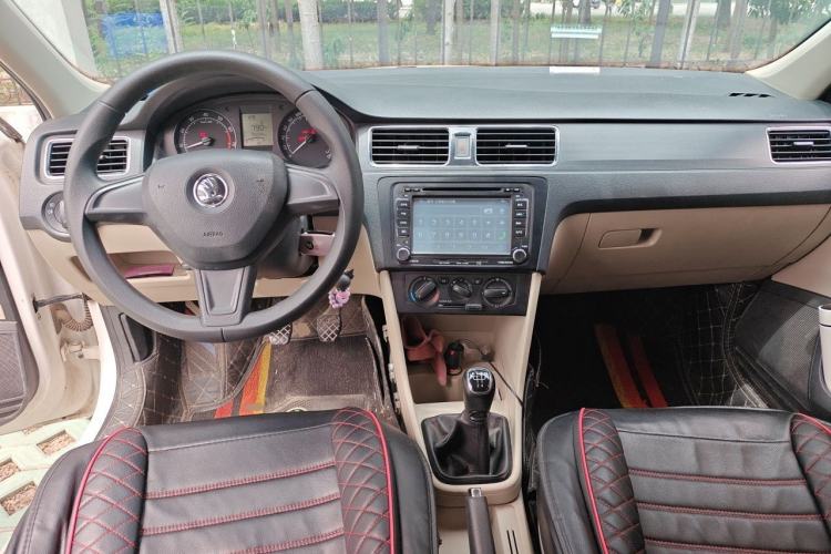 Used Skoda Rapid 2016 1.4L Manual Trend Edition Center Console