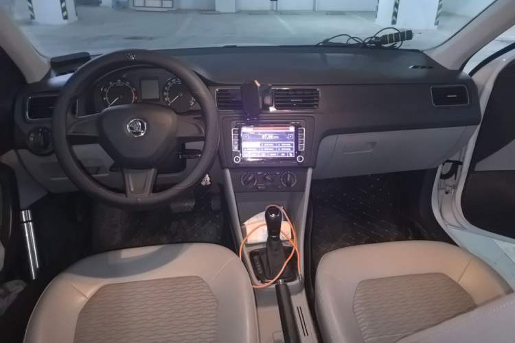 Used Skoda Rapid 2016 1.6L Automatic Chuanxing Edition Center Console